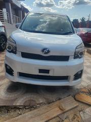 Toyota Voxy 2011 White for sale