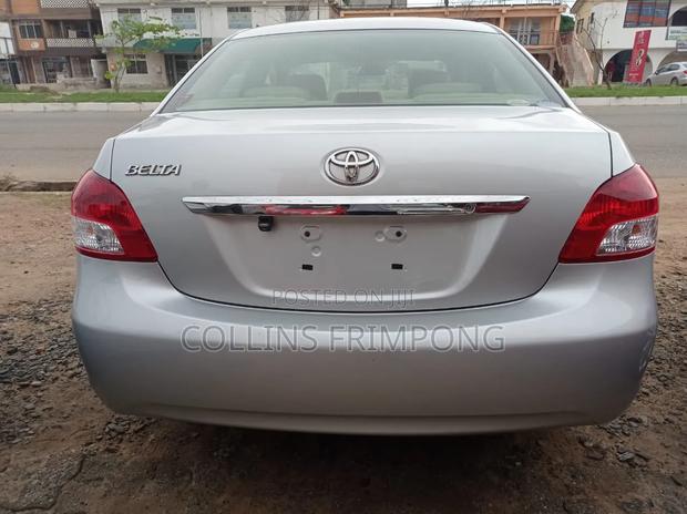 Toyota Belta 2011 Silver