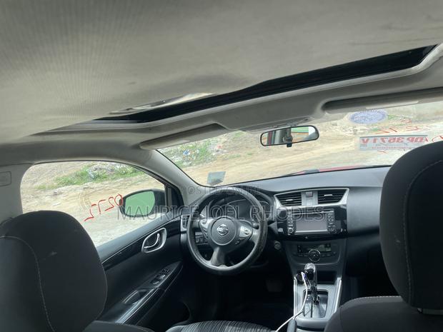 Nissan Sentra 2018 Red