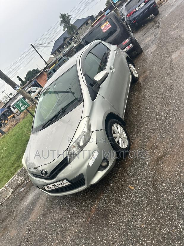 Toyota Vitz 2012 Silver
