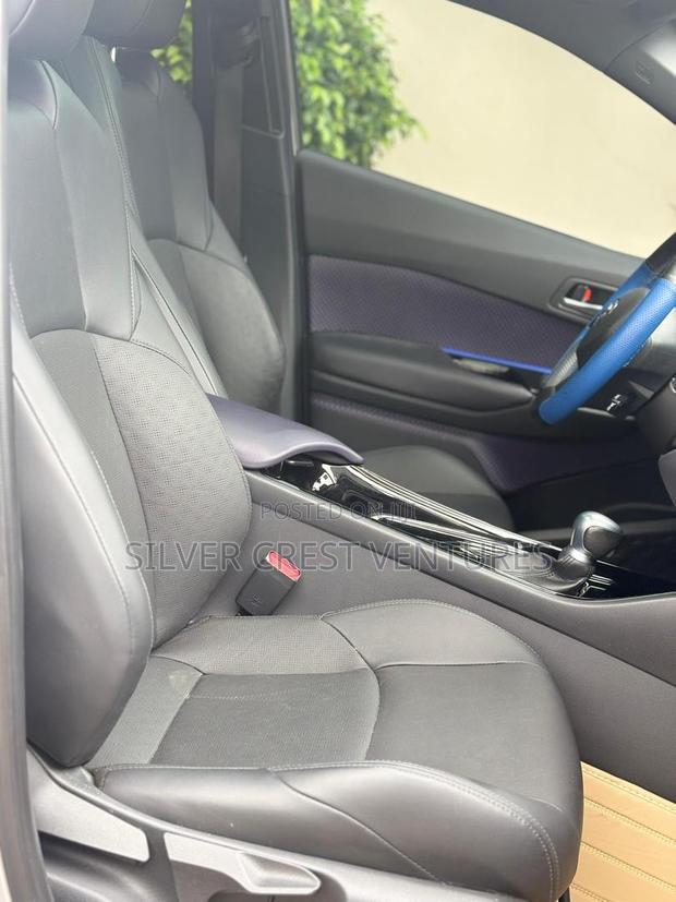 Toyota C-HR XLE FWD 2020 Gray