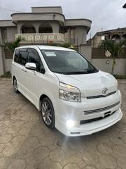 Toyota Voxy 2012 White for sale