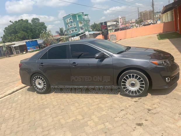 Toyota Camry LE 4dr Sedan (2.5L 4cyl 6A) 2014 Gray