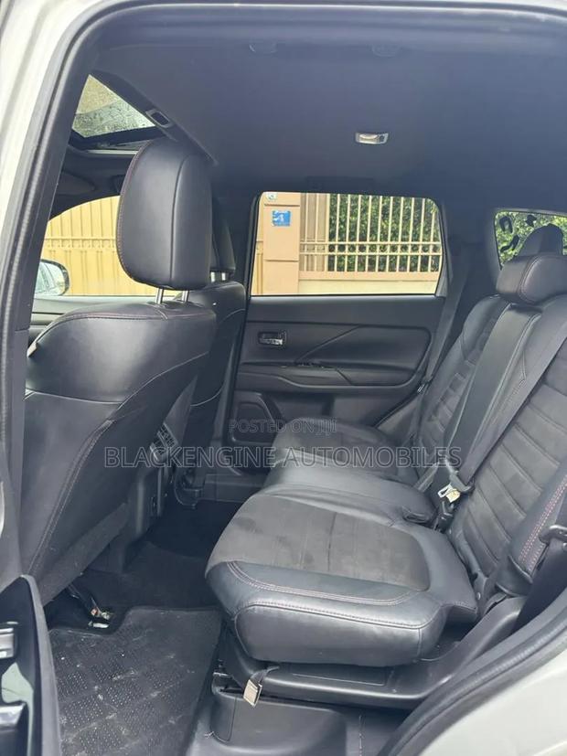 Mitsubishi Outlander SE S-AWC 2020 White