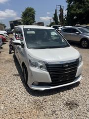 Toyota Noah 2.0 FWD (6 Seater) 2015 White for sale