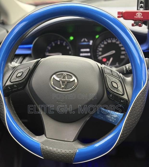 Toyota C-HR 2022 Red