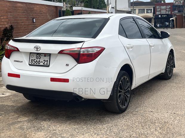 Toyota Corolla S 4dr Sedan (1.8L 4cyl CVT) 2016 White