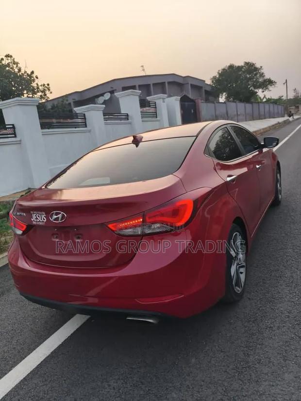 Hyundai Elantra Limited Sedan FWD (1.8L 4cyl 6A) 2016 Red