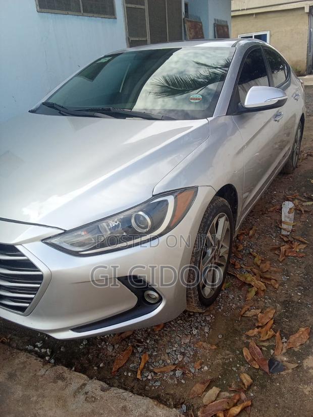 Hyundai Elantra 2017 Silver
