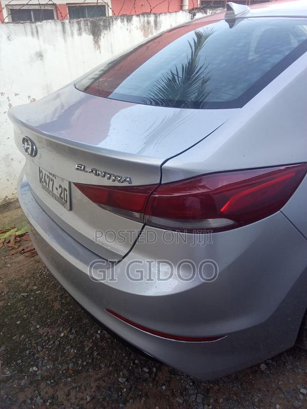 Hyundai Elantra 2017 Silver