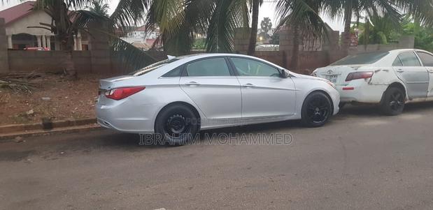 Hyundai Sonata Limited Sedan FWD (2.4L 4cyl 6A) 2011 Silver