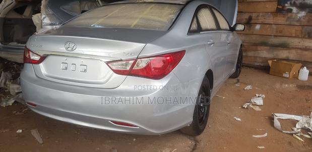 Hyundai Sonata Limited Sedan FWD (2.4L 4cyl 6A) 2011 Silver