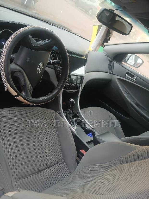 Hyundai Sonata Limited Sedan FWD (2.4L 4cyl 6A) 2011 Silver