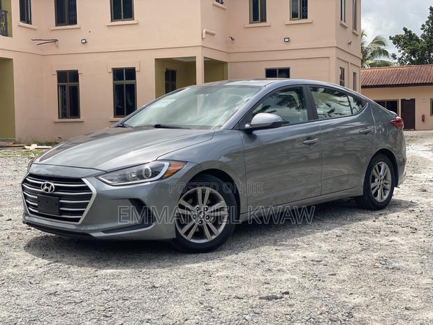 Hyundai Elantra SE Sedan FWD (2.0L 4cyl 6M) 2017 Gray