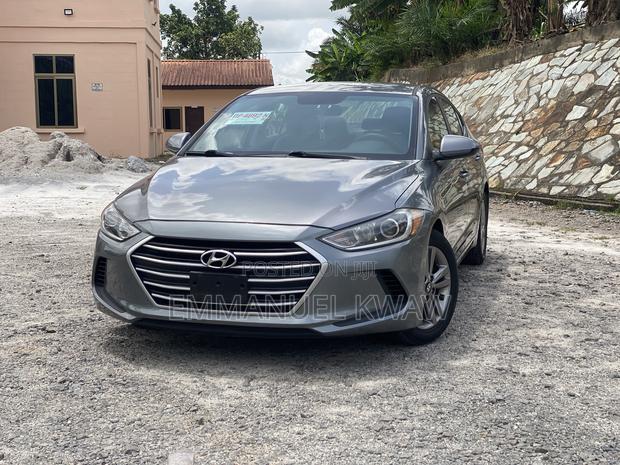 Hyundai Elantra SE Sedan FWD (2.0L 4cyl 6M) 2017 Gray
