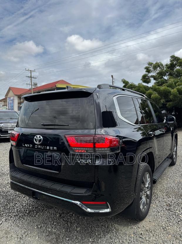 New Toyota Land Cruiser LC300 2025 Black