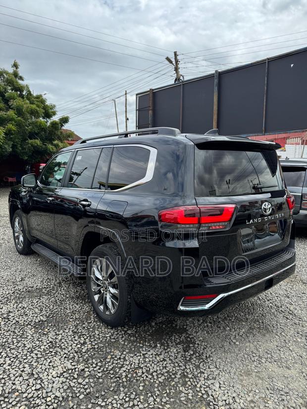 New Toyota Land Cruiser LC300 2025 Black