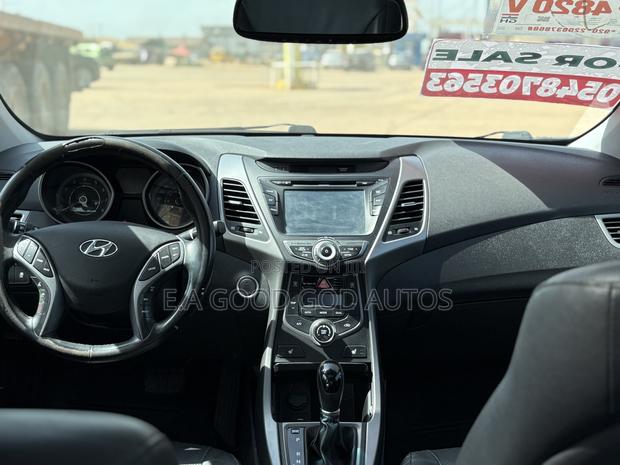 Hyundai Elantra Limited Sedan FWD (1.8L 4cyl 6A) 2016 White
