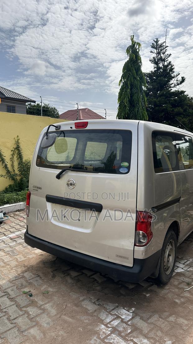 Nissan NV3500 2015 Silver