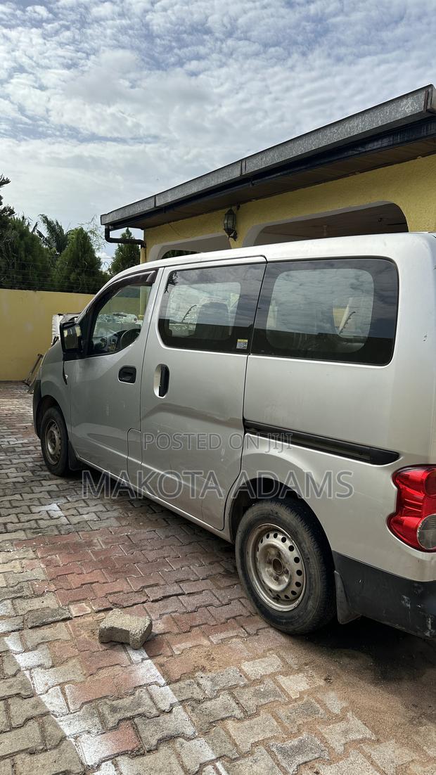 Nissan NV3500 2015 Silver