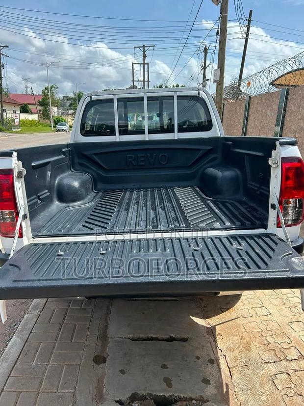 Toyota Hilux Revo Double Cab Petrol 2.7 AWD 2018 White