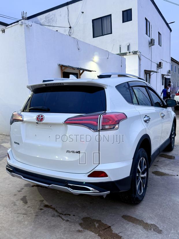 Toyota RAV4 2017 White