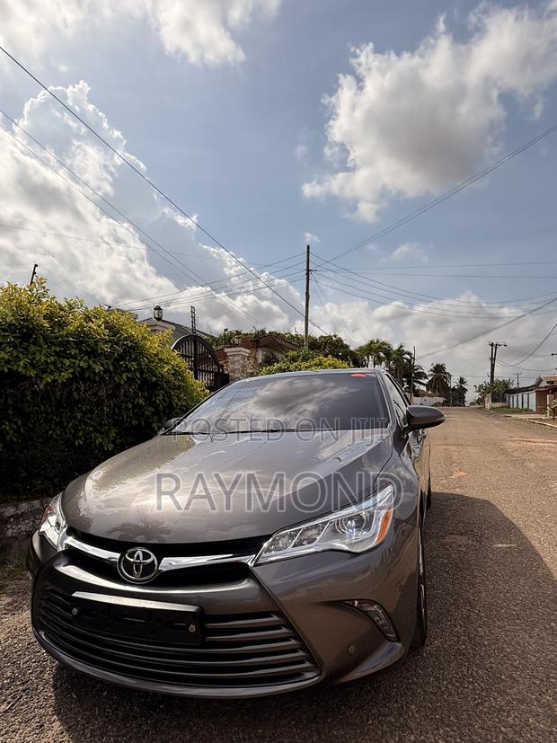 Toyota Camry XLE 4dr Sedan (2.5L 4cyl 6A) 2017 Gray