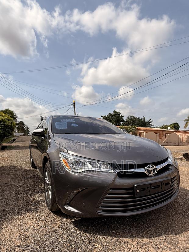 Toyota Camry XLE 4dr Sedan (2.5L 4cyl 6A) 2017 Gray