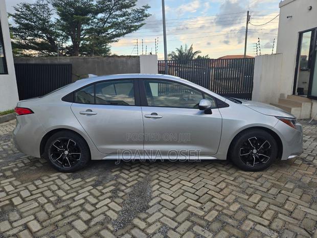 Toyota Corolla LE 2022 Gray