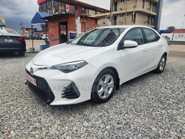 Toyota Corolla LE Premium 4dr Sedan (1.8L 4cyl CVT) 2016 White