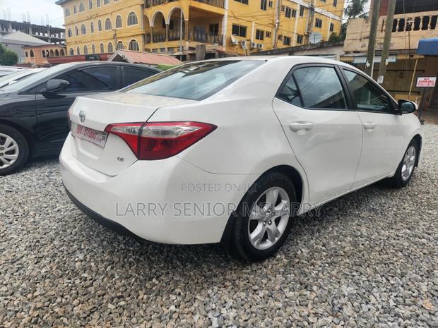 Toyota Corolla LE Premium 4dr Sedan (1.8L 4cyl CVT) 2016 White