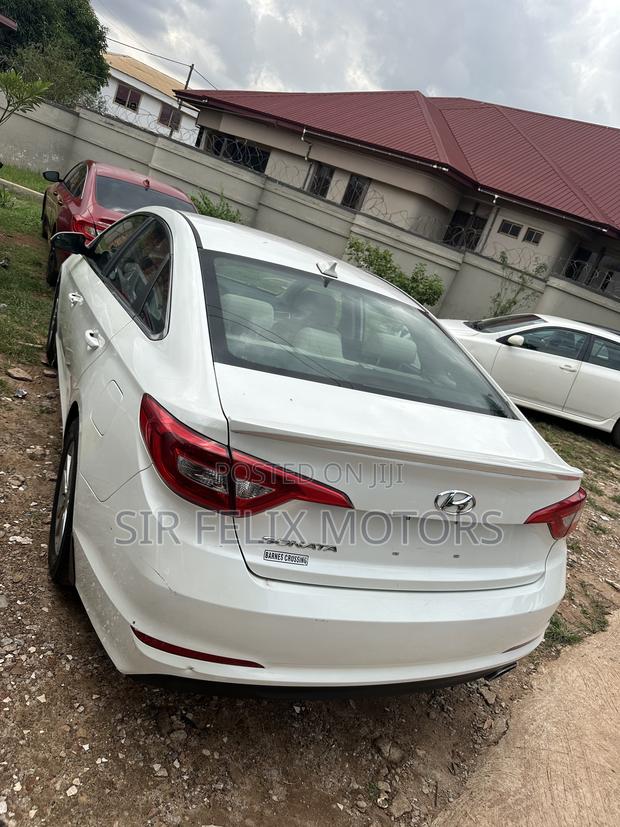 Hyundai Sonata Base Sedan FWD (2.4L 4cyl 6A) 2016 White