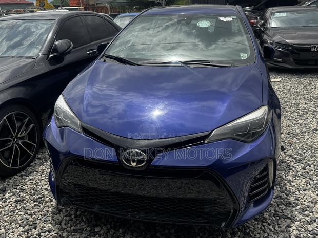 Toyota Corolla SE (1.8L 4cyl 6M) 2018 Blue