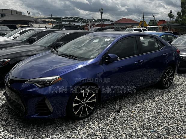 Toyota Corolla SE (1.8L 4cyl 6M) 2018 Blue
