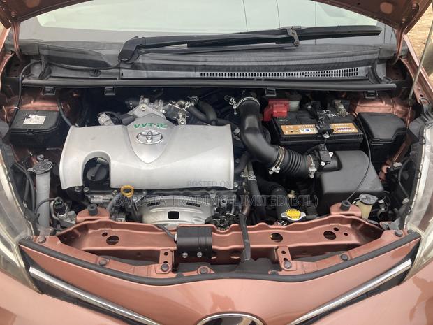 Toyota Vitz 1.3 FWD 5dr 2014 Brown