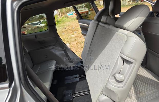 Toyota Highlander LE Plus 2019 Silver