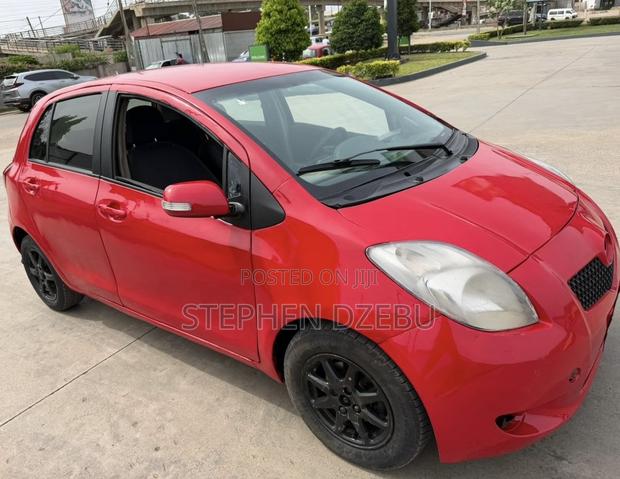 Toyota Vitz 1.3 FWD 5dr 2010 Red