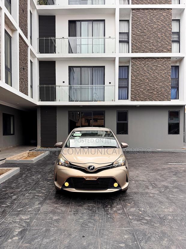 Toyota Vitz 1.3 FWD 5dr 2016 Gold