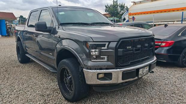 Ford F-150 Lariat 4x4 SuperCrew Cab Styleside 5.5 ft. box 145 in. WB