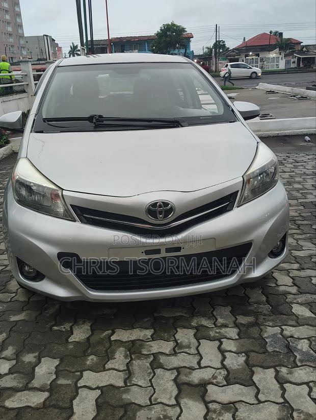 Toyota Yaris LE Hatchback 3dr 2014 Silver