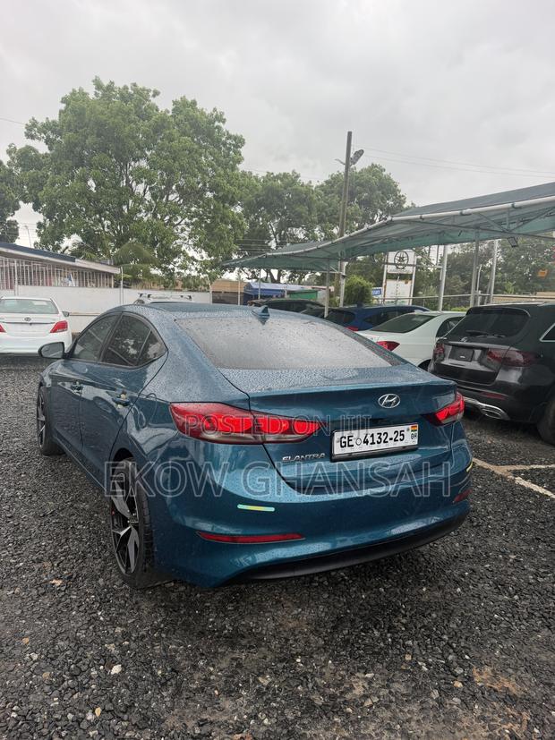 Hyundai Elantra 2018 Green