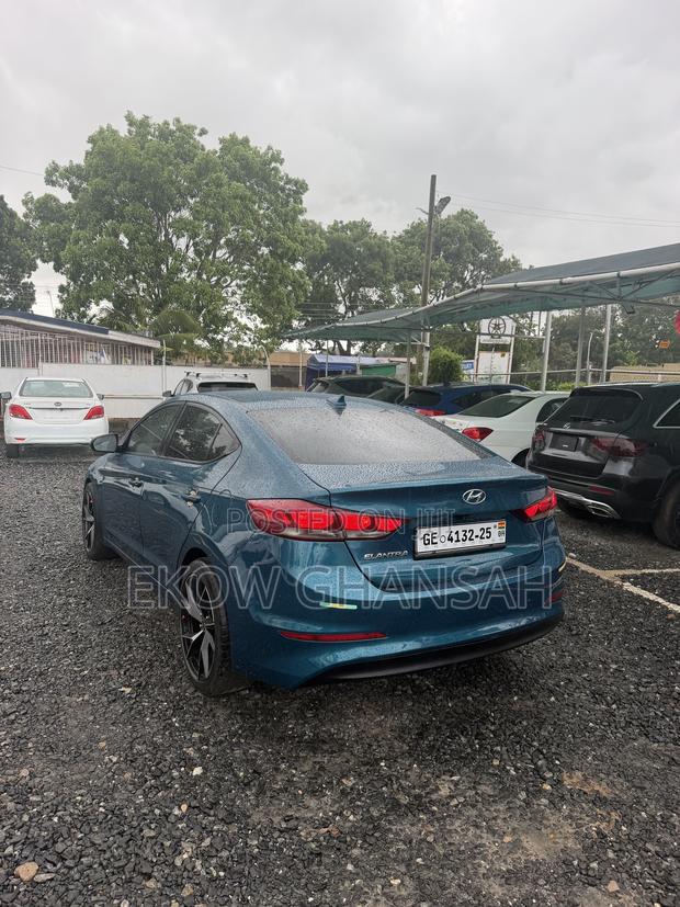 Hyundai Elantra 2018 Green