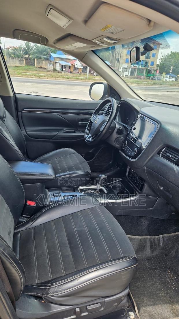 Mitsubishi Outlander SE FWD 2019 Black