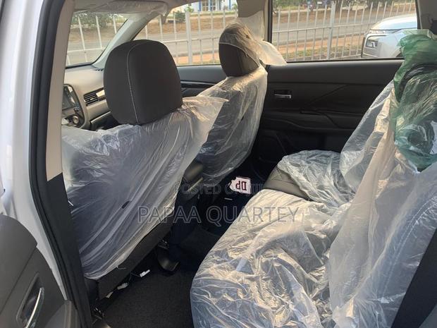 Mitsubishi Outlander 2022 White