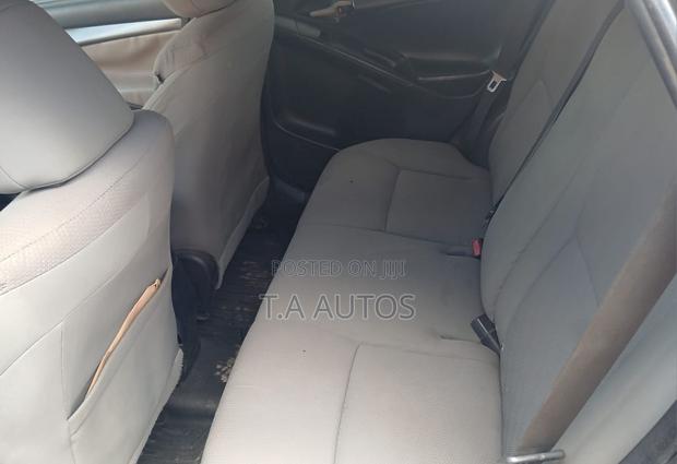 Toyota Matrix Hatchback FWD (1.8L 4cyl 5M) 2010