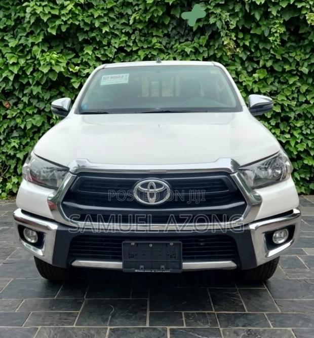 New Toyota Hilux 2025 White