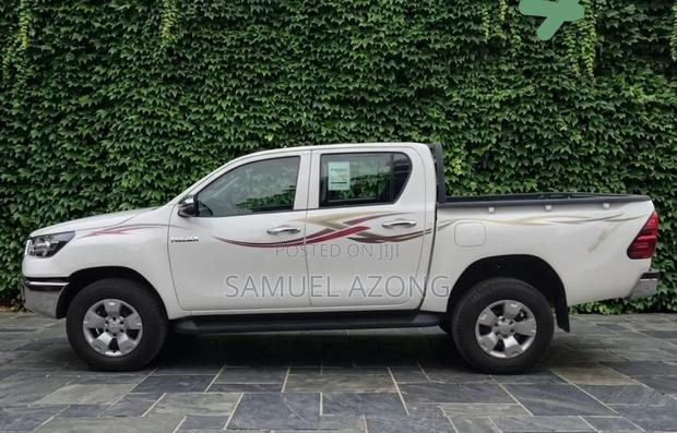 New Toyota Hilux 2025 White