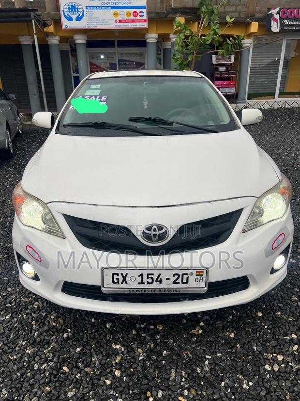 Toyota Corolla S Special Edition 4dr Sedan (1.8L 4cyl 4A) 2013 White