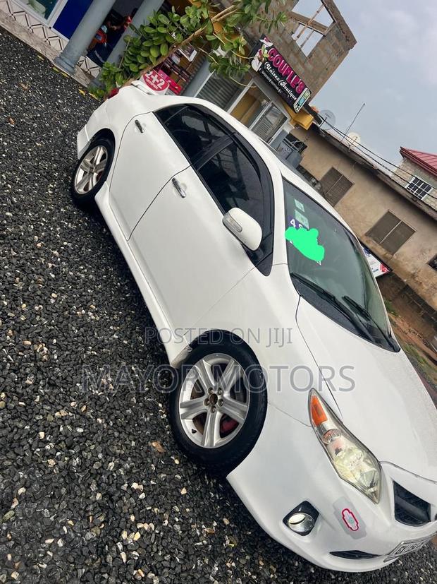 Toyota Corolla S Special Edition 4dr Sedan (1.8L 4cyl 4A) 2013 White