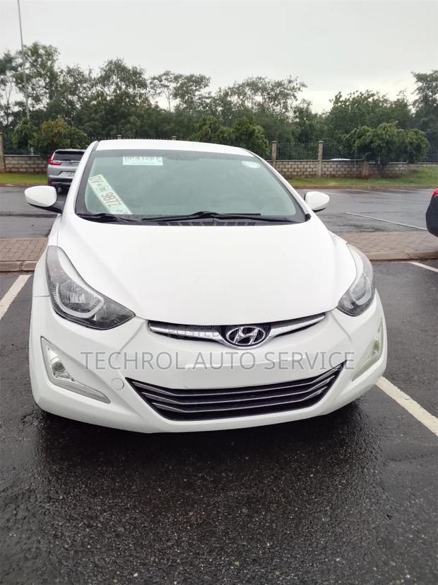 Hyundai Elantra SE Sedan FWD (1.8L 4cyl 6M) 2016 White